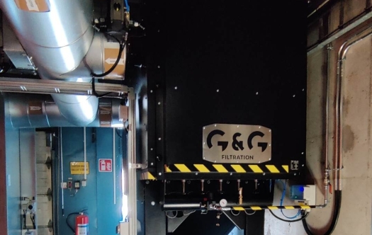 filtr uvnitř kotelny na biomasu, vysokoteplotní filtrace spalin, svíčkový filtr s keramickým filtračním médiem