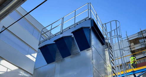 Odvětrání skladu štěpky – účinné snížení vlhkosti, prašnosti a pachu